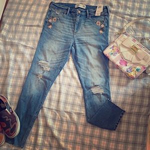 Distressed Abercrombie Jeans 🌸